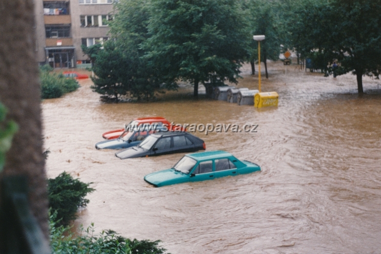 holasicka (24).jpg - Ulice při povodni v roce 1997